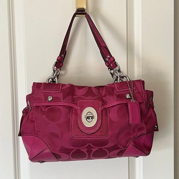Coach Handbags - EUC Authentic Coach Shoulder Bag